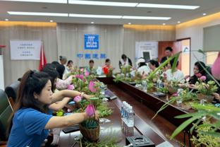 库里生涯第8次在不超过2次罚球情况下砍下40+ 历史最多